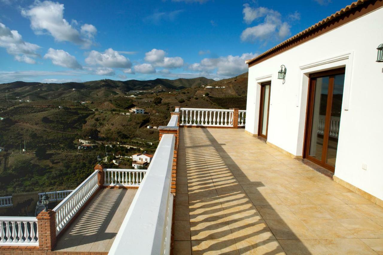 Villa El Palomar Azul With Pool And Sea View Benajarafe Exterior photo